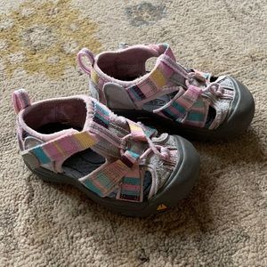 Little Girl Keens Sandals Size 6